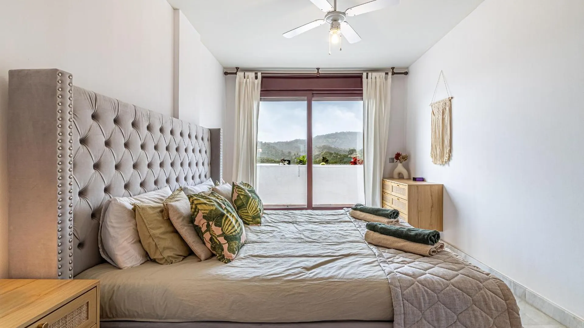 公寓 Rentitspain Apartamento Charming Gym, Jacuzzi Y Balcon 埃斯特波纳
