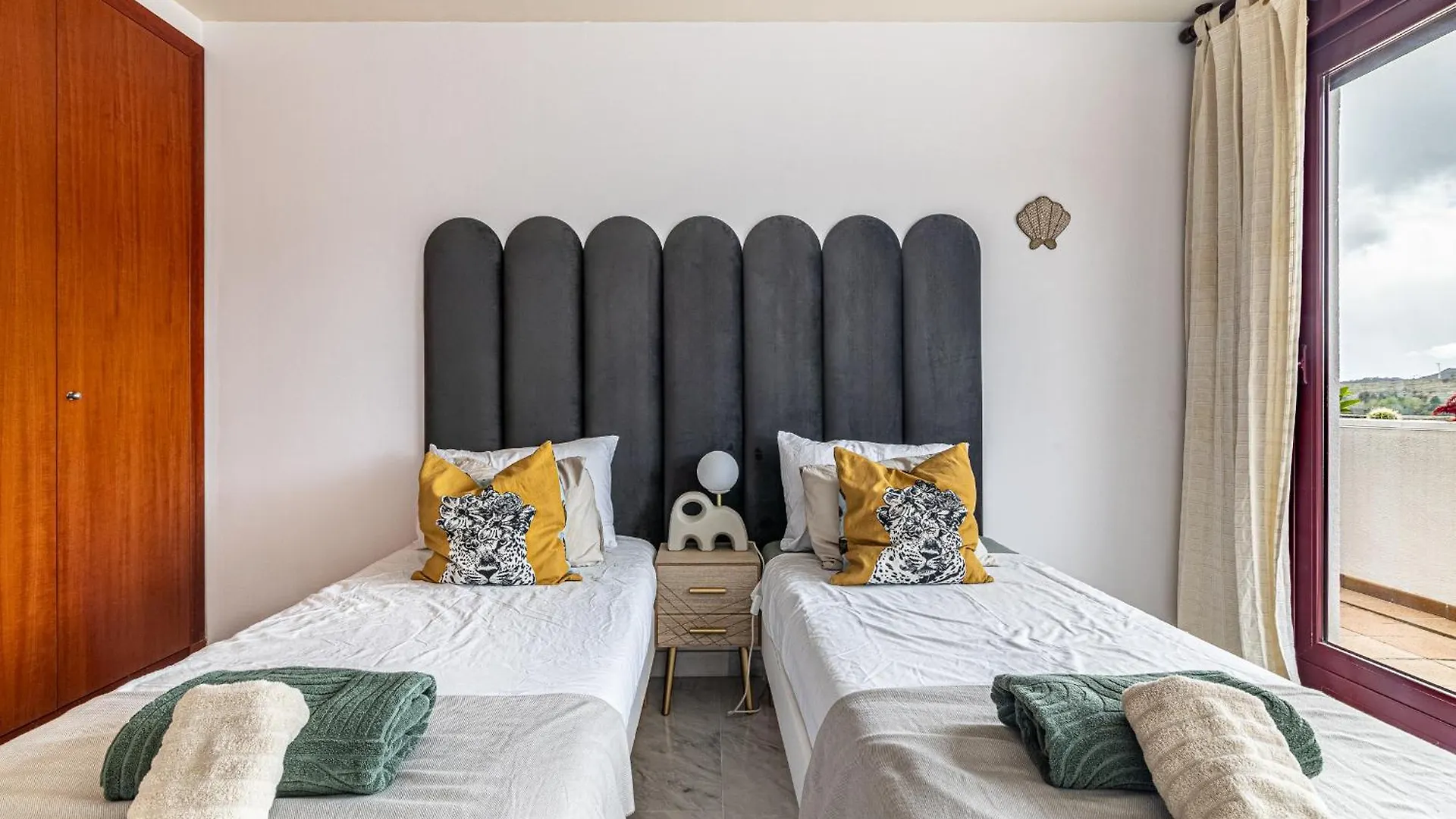 Rentitspain Apartamento Charming Gym, Jacuzzi Y Balcon 埃斯特波纳