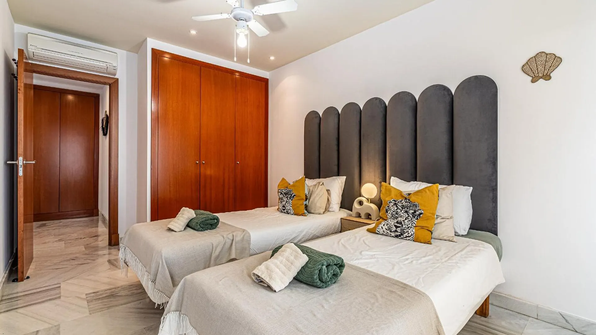 公寓 Rentitspain Apartamento Charming Gym, Jacuzzi Y Balcon 埃斯特波纳 西班牙