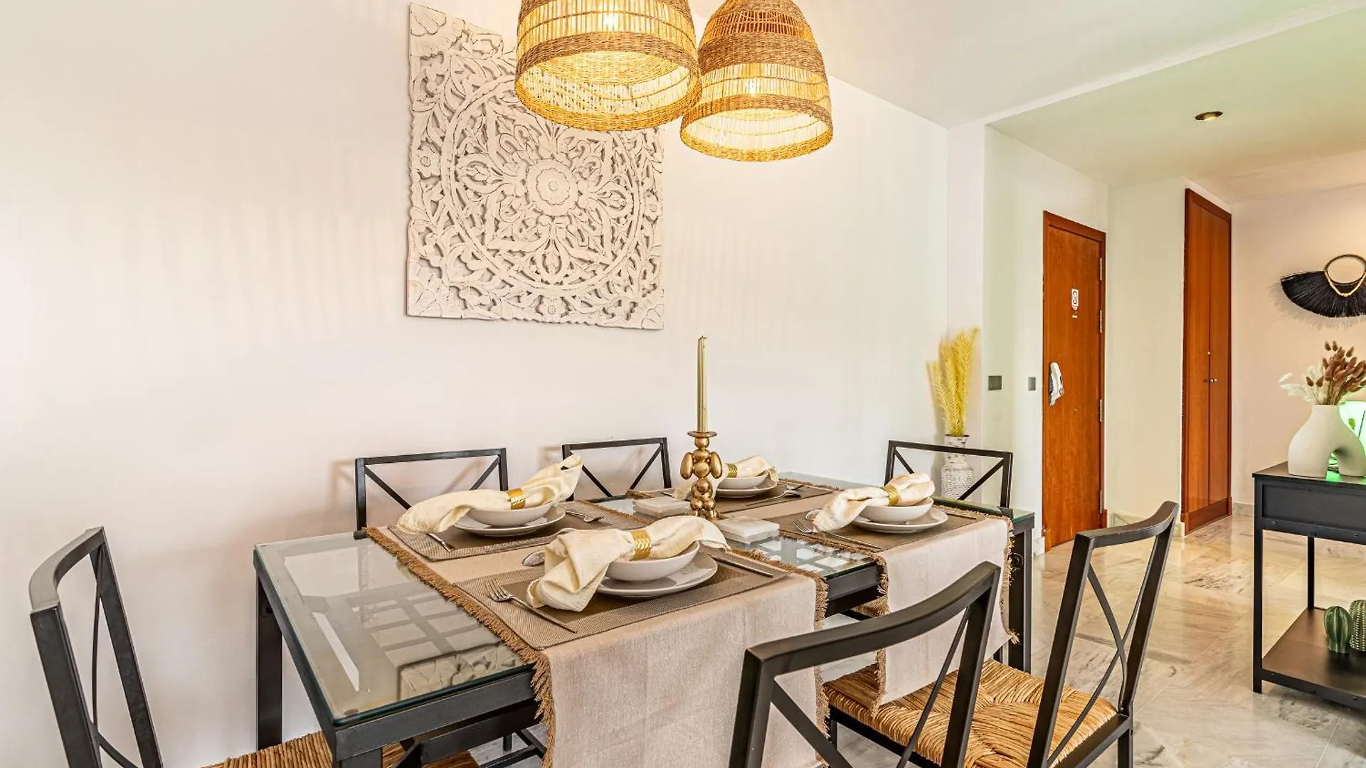Rentitspain Apartamento Charming Gym, Jacuzzi Y Balcon 埃斯特波纳 0*,  西班牙